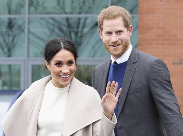 Hành động mới nhất của vợ chồng Meghan - Harry: Thẳng thừng tỏ thái độ không cần Hoàng gia ảnh 4