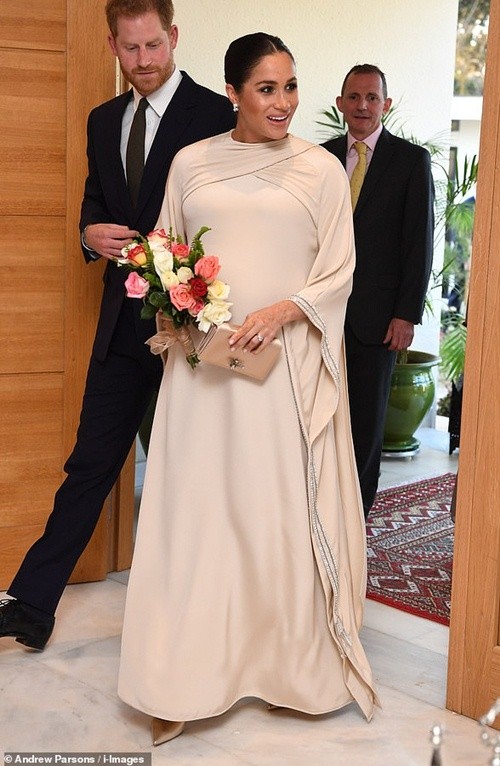Meghan “trở về sống giản dị” cũng có sao, cô ấy đã có tủ đồ triệu đô từ hồi cưới Harry rồi ảnh 5