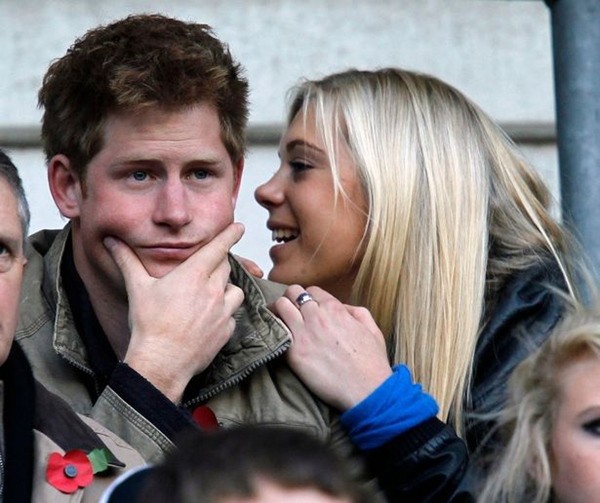 Meghan “tố” Kate làm cô khóc, hóa ra Harry mới là người khiến Kate khóc trong ngày cưới ảnh 4