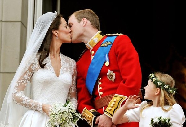 Meghan “tố” Kate làm cô khóc, hóa ra Harry mới là người khiến Kate khóc trong ngày cưới ảnh 1