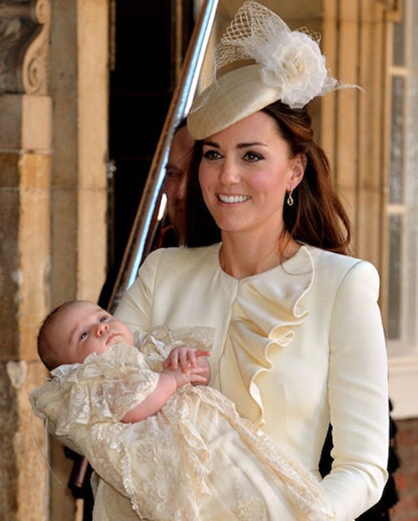 "Biệt tài" của Công nương Kate Middleton: Thể hiện thông điệp qua những đôi khuyên tai ảnh 5