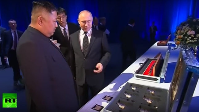 Thượng đỉnh Nga-Triều: Tổng thống Putin và Chủ tịch Kim tặng kiếm cho nhau ảnh 1