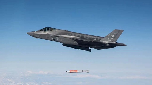 Tận thấy tiêm kích F-35 thả bom hạt nhân có tốc độ siêu thanh ảnh 1