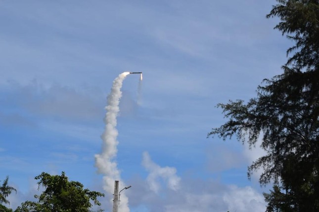 Ấn Độ khai hỏa hàng loạt tên lửa siêu thanh BrahMos ảnh 1