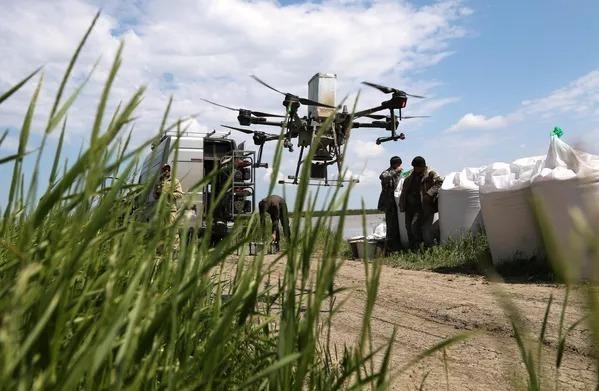 Nông dân Nga dùng máy bay không người lái để trồng lúa ảnh 8
