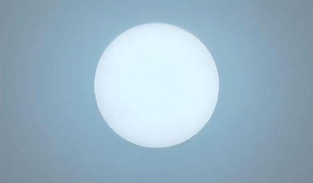 Sự thật về ‘Mặt Trời xanh’ xuất hiện trên bầu trời Bắc Kinh, có phải điềm báo đại nạn sắp tới? ảnh 4
