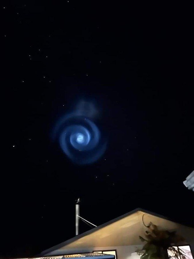 'Tinh vân kỳ lạ' xuất hiện trên trời đêm New Zealand, có phải người ngoài hành tinh đến thăm? ảnh 5
