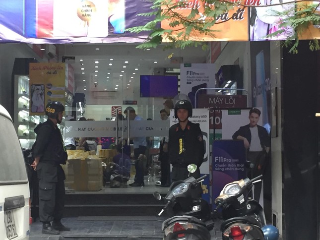 Cận cảnh khám xét chuỗi cửa hàng Nhật Cường mobile ảnh 2