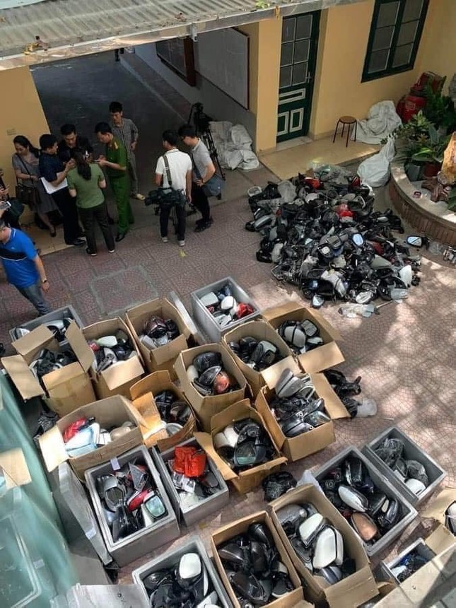 Cảnh sát hình sự 'đột kích' chợ Trời, thu cả nghìn phụ tùng ô tô trộm cắp ảnh 1