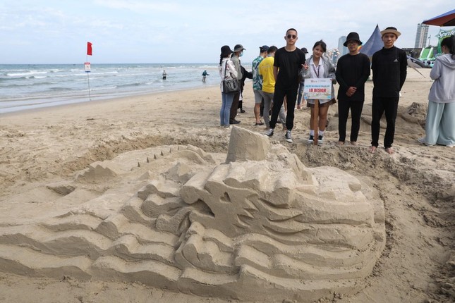 Hào hứng thi xây tượng cát trên công viên Biển Đông ảnh 8