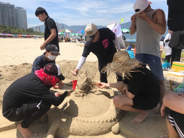 Hào hứng thi xây tượng cát trên công viên Biển Đông ảnh 6