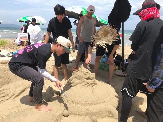 Hào hứng thi xây tượng cát trên công viên Biển Đông ảnh 13
