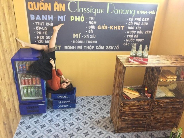 Nhà úp ngược 'hút' giới trẻ Đà Nẵng ảnh 4
