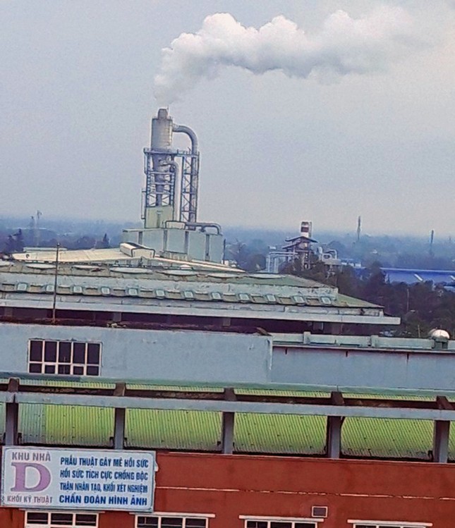 Ống khói nhà máy xả vào bệnh viện tỉnh Quảng Trị ảnh 1