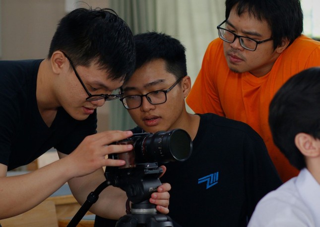 "Đa Sắc": Cuốn không kém series "Tuổi Nổi Loạn", bất ngờ hơn là cộp mác 100% teen Việt ảnh 2