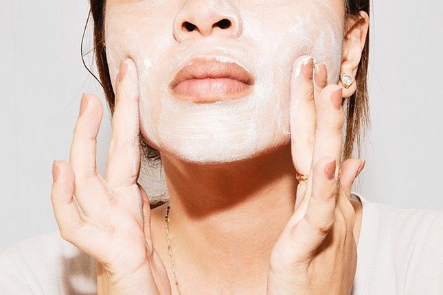 Quà tặng đặc biệt: 3 bước skincare dễ nhớ để bảo vệ da khỏi cái nắng hè 40 độ ảnh 1