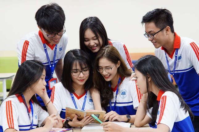 Đại học Kinh tế TP.HCM công bố điểm, ngành Logistics tạo kỉ lục điểm chuẩn chưa từng có ảnh 4