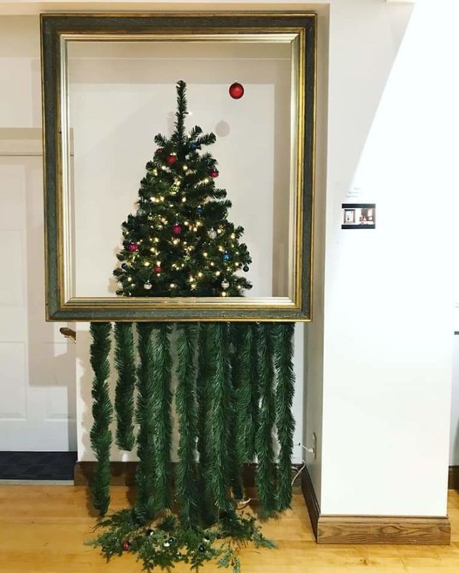 Tuyển tập màn trang trí cây thông “đỉnh cao” đến mức ông già Noel cũng... cười ra nước mắt ảnh 5