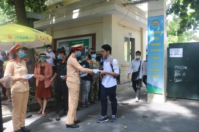 Đề thi Văn THPT: Bàn về việc trân trọng cuộc sống mỗi ngày, phần NLVH “gọi tên” Đất nước ảnh 7