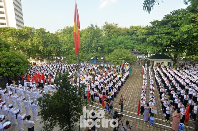 Hà Nội: Thầy trò trường THCS Giảng Võ đón lễ khai giảng rực rỡ cờ hoa ảnh 6
