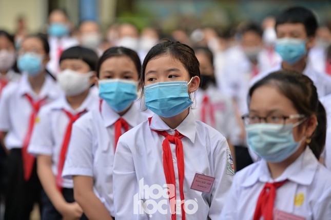 Hà Nội: Thầy trò trường THCS Giảng Võ đón lễ khai giảng rực rỡ cờ hoa ảnh 3