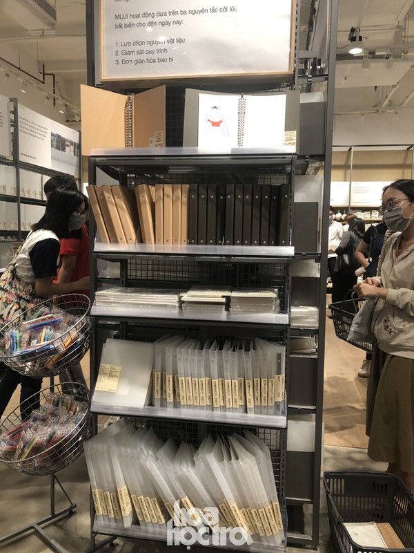 Nhật kí trải nghiệm cửa hàng Muji đầu tiên tại TP.HCM: Điểm hẹn của teen mê “tối giản" ảnh 3