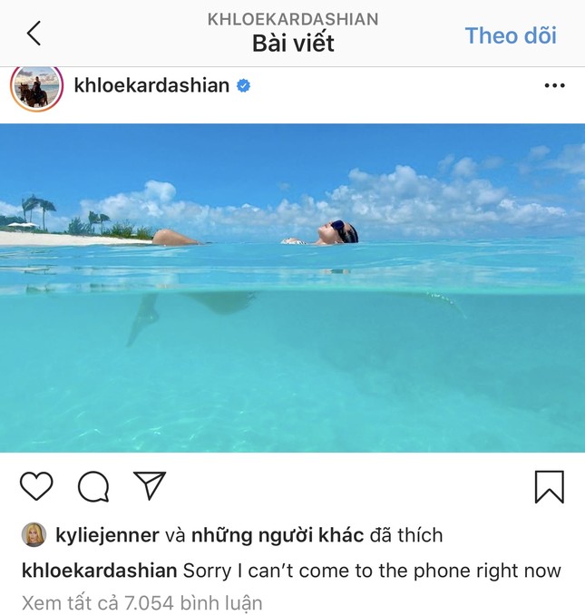 Netizen nghi chị em Kardashian “lục đục nội bộ” khi em gái “quay lưng” đi làm Swifties? ảnh 1