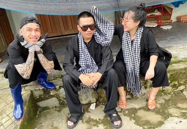 Hậu “Rap Việt”, thầy trò huấn luyện viên Wowy - Dế Choắt lên đường đi cứu trợ miền Trung ảnh 3