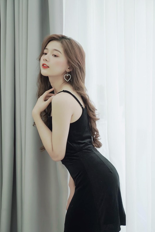 Cuộc sống của hai hotgirl mang vẻ đẹp thuần khiết nổi tiếng cách đây 7 năm giờ ra sao? ảnh 8