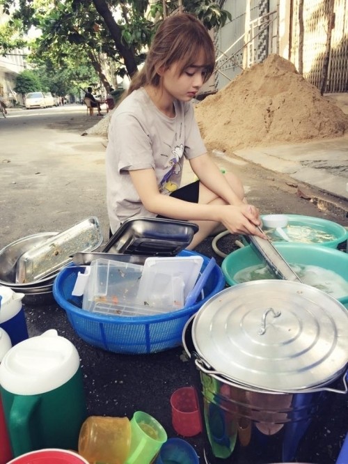 Cuộc sống của hai hotgirl mang vẻ đẹp thuần khiết nổi tiếng cách đây 7 năm giờ ra sao? ảnh 6