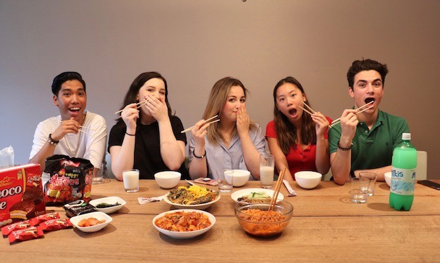 Mukbang: Xu hướng giải trí hay sự phản chiếu của một thế hệ con người cô đơn? ảnh 4