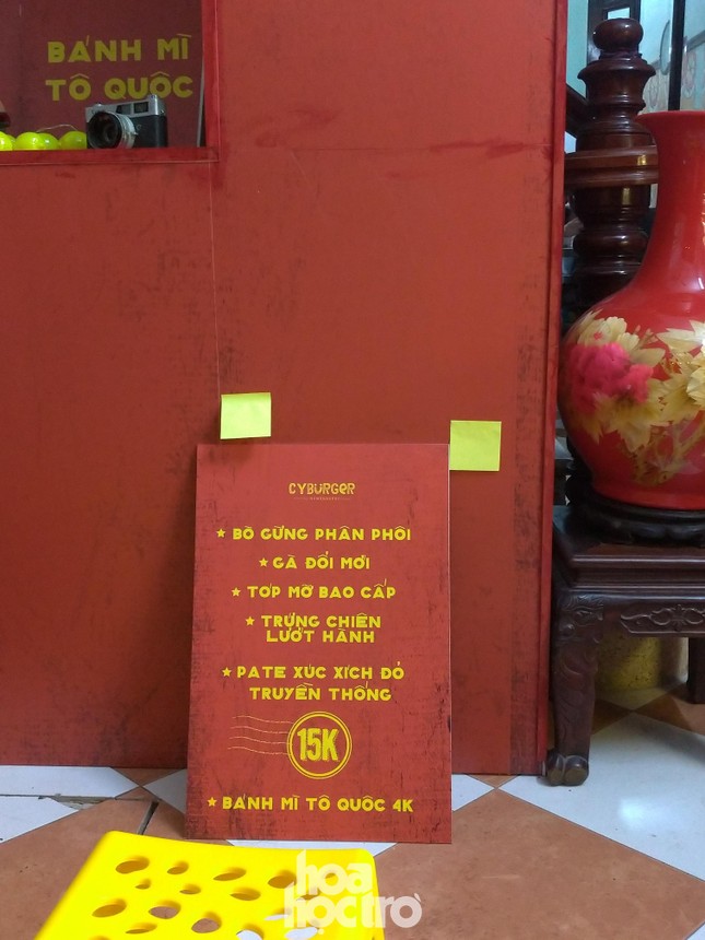 Hà Nội: “Bánh mì yêu nước” có gì “hot” mà chưa hết chiều đã hết bánh? ảnh 8