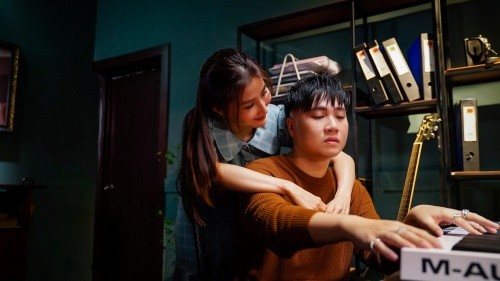 Hit-maker Vương Anh Tú “lột xác” ngoạn mục, chính thức gia nhập đường đua V-Pop ảnh 5