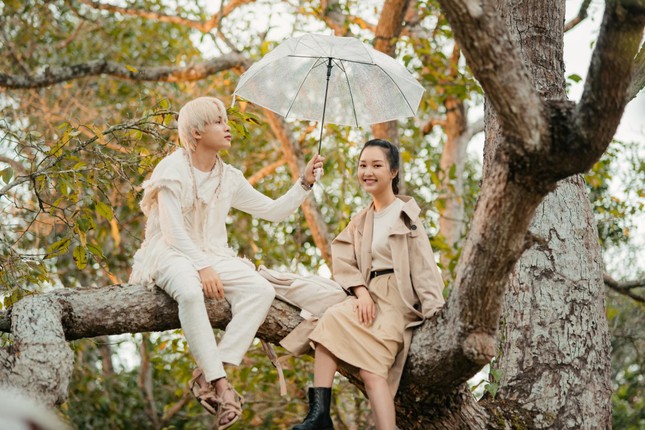 MV “Đom Đóm” lên sóng: JACK gây thương nhớ với tóc bạch kim, visual thăng hạng ảnh 1