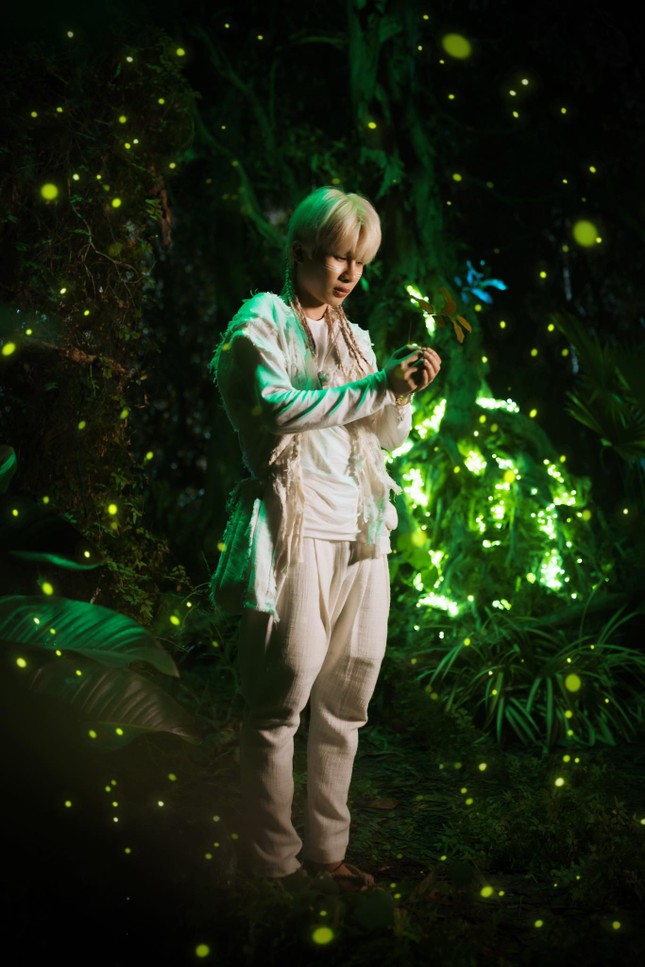 MV “Đom Đóm” lên sóng: JACK gây thương nhớ với tóc bạch kim, visual thăng hạng ảnh 3
