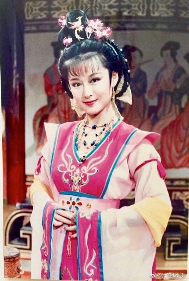 Ngỡ ngàng vẻ trẻ đẹp ở tuổi 71 của Tiểu Long Nữ phim 'Thần điêu đại hiệp 1984' ảnh 5