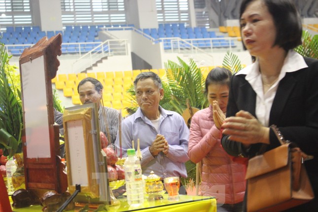 Nhói lòng cảnh thân nhân 22 chiến sĩ hy sinh ở Quảng Trị gọi tên con trong nước mắt ảnh 5