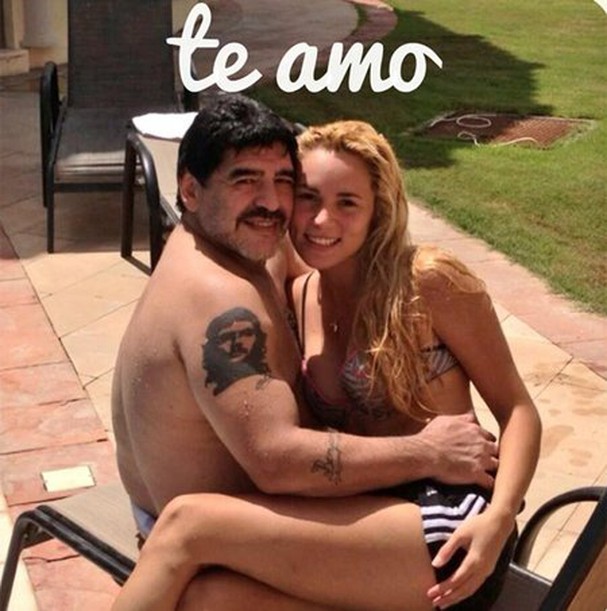 Nhan sắc nóng bỏng của bóng hồng từng khiến Maradona điêu đứng ảnh 1