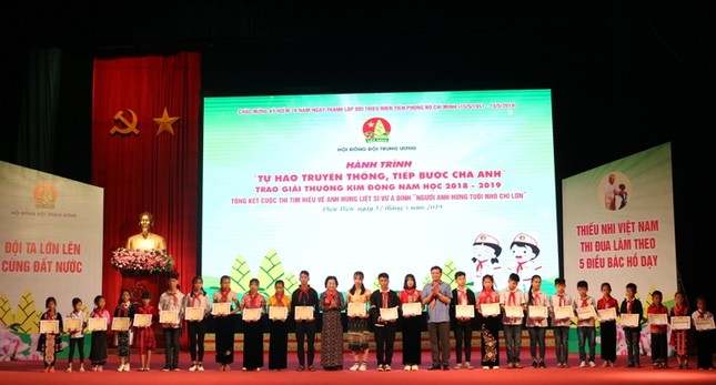 Trao giải thưởng Kim Đồng cho 62 cán bộ chỉ huy Đội xuất sắc ảnh 4