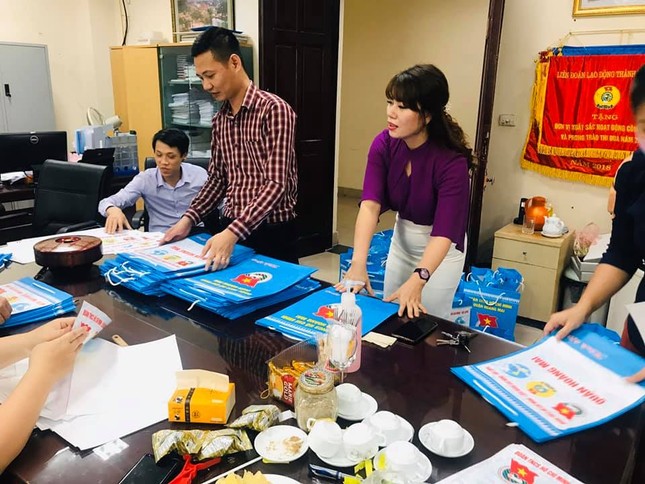 Ấm lòng thanh niên tình nguyện mang nhu yếu phẩm cho người dân bị cách ly ảnh 3