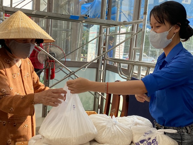 Hơn 49.000 kg, gần 50.000 quả trứng tiếp sức 'ATM gạo' Bình Định ảnh 3