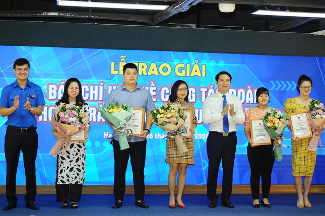 Báo Tiền Phong đoạt Nhất, Nhì, Khuyến khích giải báo chí về thanh niên ảnh 5