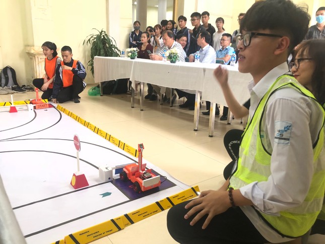 Hào hứng cuộc thi đua xe mô hình ô tô tự động - HUS Racing ảnh 3