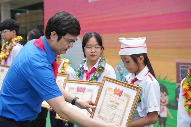 Trao giải thưởng Kim Đồng cho 118 đội viên, cán bộ chỉ huy Đội xuất sắc ảnh 4