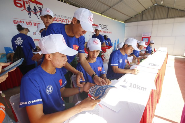 Những người hùng thầm lặng tại Tiền Phong Marathon 2020 ảnh 6