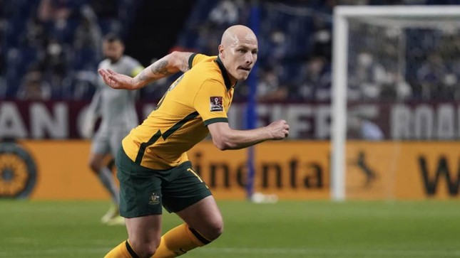 Australia đón ngôi sao từng chơi ở Ngoại hạng Anh trở lại trước trận gặp Việt Nam ảnh 1