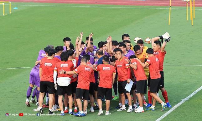 U23 Việt Nam tập buổi đầu tại Phú Thọ, thầy Park 'xốc' lại tinh thần học trò ảnh 1
