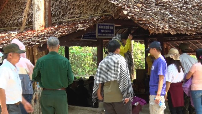 Hàng nghìn người thăm nơi nguyên Chủ tịch nước Lê Đức Anh từng làm việc ảnh 2