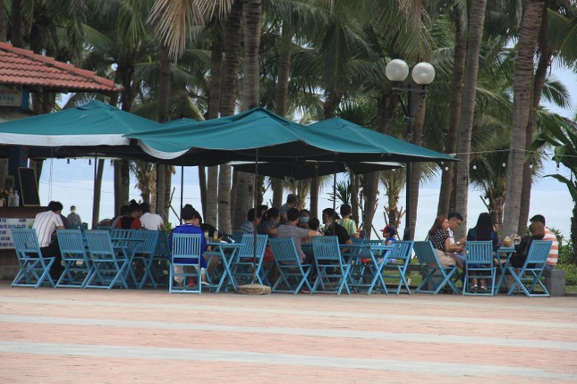Khách sạn ven biển Đà Nẵng bắt đầu nhộn nhịp du khách ảnh 12