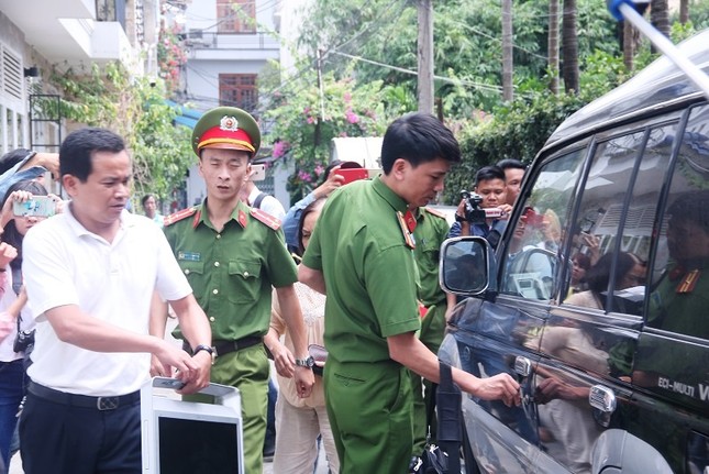 Năm giờ khám xét nhà nguyên Chủ tịch Đà Nẵng Trần Văn Minh ảnh 9